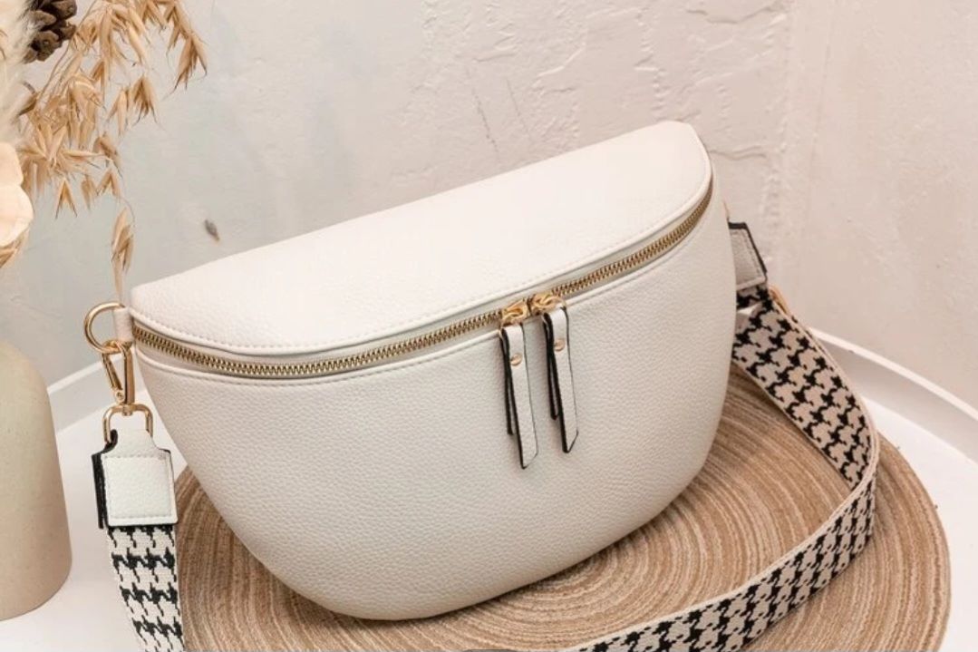 Crossbody Bag: Stylish